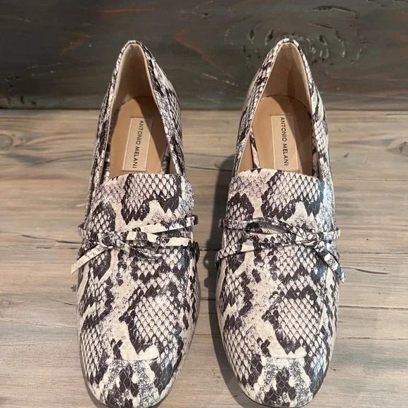 (SOLD) Antonio Melani Women's White Snake Print Shoes - Picture 1 of 5